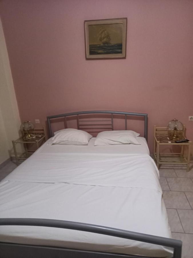 Dionisis Apartments Agia Efimia Luaran gambar