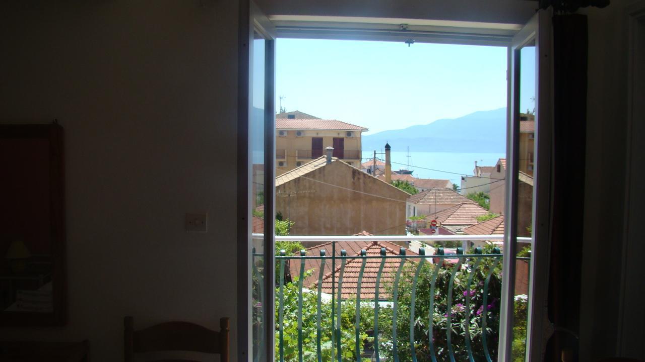 Dionisis Apartments Agia Efimia Luaran gambar